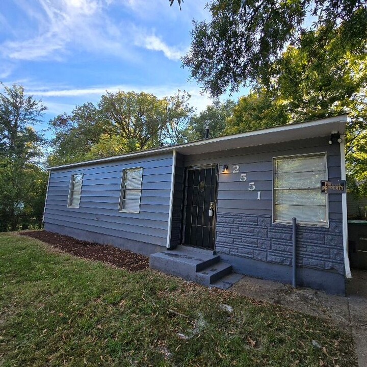 2551 Dakar Ave in Memphis, TN - Building Photo