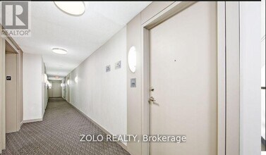 36 Lee Centre Dr in Toronto, ON - Building Photo - Building Photo