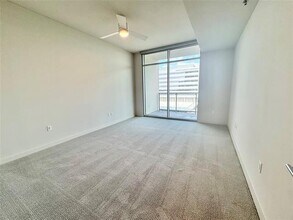 6911 Cowboys Way in Frisco, TX - Foto de edificio - Building Photo