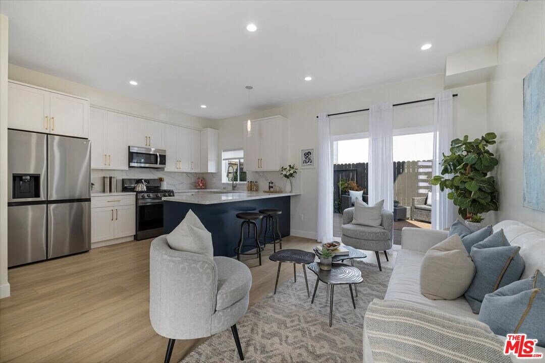 5413 1/2 Homeside Ave in Los Angeles, CA - Building Photo