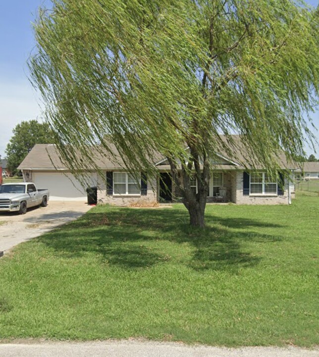 14837 E McCloud St in Claremore, OK - Building Photo