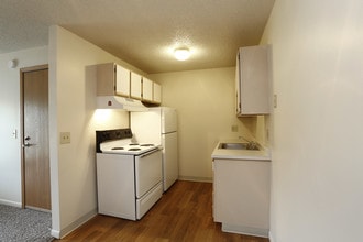 Harbour Cove Apartments in Cincinnati, OH - Building Photo - Interior Photo