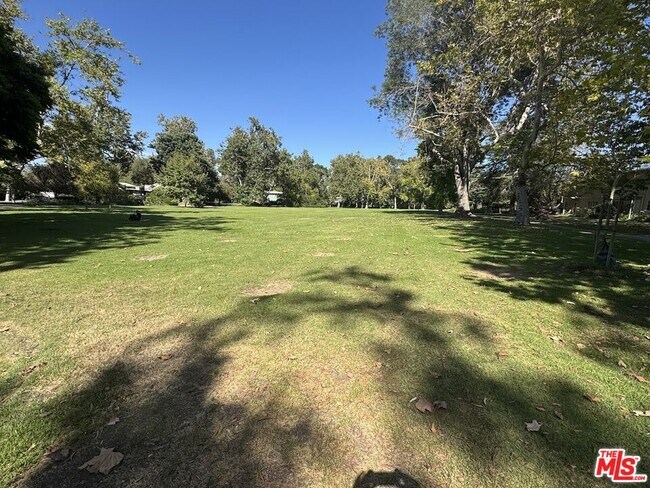 5316 1/2 Village Green in Los Angeles, CA - Building Photo - Building Photo