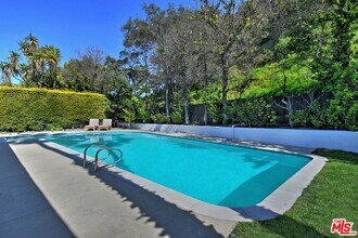 3744 Cody Rd in Los Angeles, CA - Building Photo - Building Photo