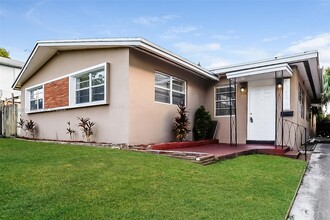 16975 NE 21st Ave in North Miami Beach, FL - Building Photo - Building Photo