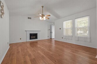 10013 N Suttonwood Dr in Fort Worth, TX - Building Photo - Building Photo