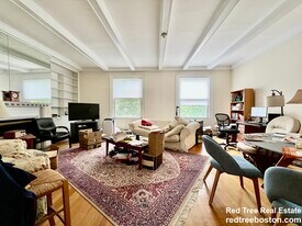 1712 Beacon St in Brookline, MA - Building Photo