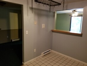 80 English Village Rd, Unit King Richard in Manchester, NH - Foto de edificio - Building Photo