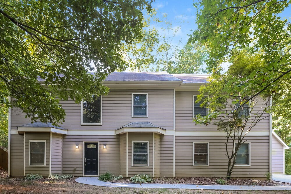 2685 Hammond Dr in Cumming, GA - Building Photo