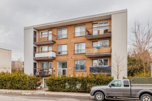 470 De Chartres Rue in Laval, QC - Building Photo