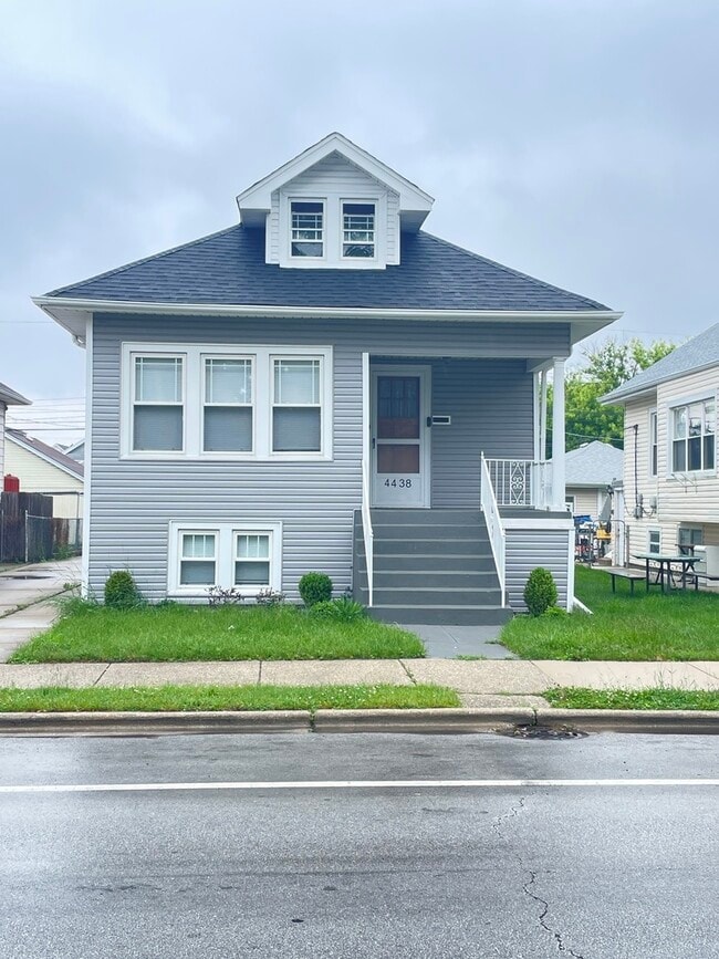 property at 4438 N Austin Ave