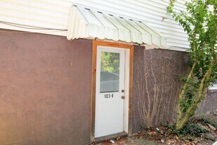 1023 College Ave in Morgantown, WV - Building Photo