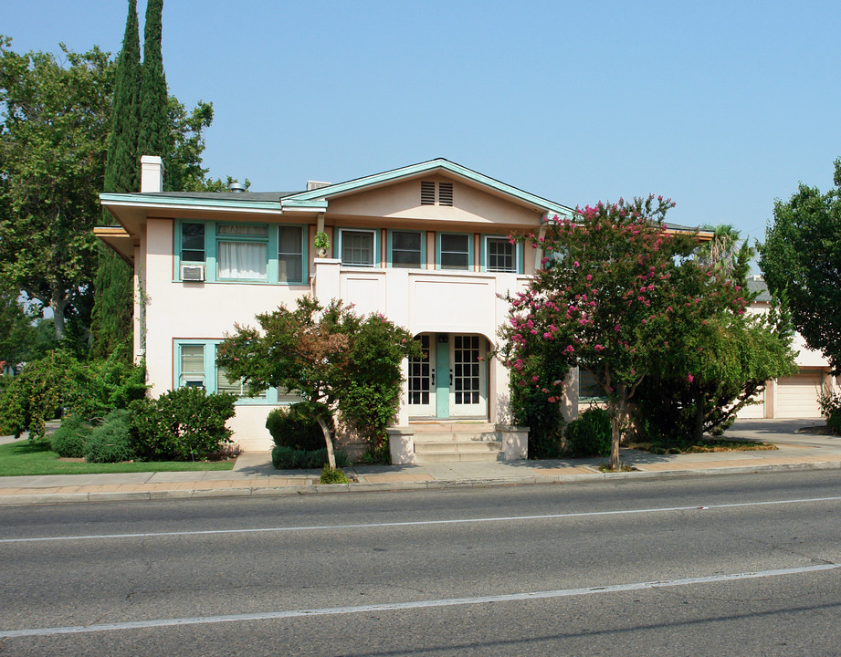 2201 N Wishon Ave in Fresno, CA - Building Photo