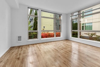 The Hayes on Stone Way in Seattle, WA - Building Photo - Building Photo