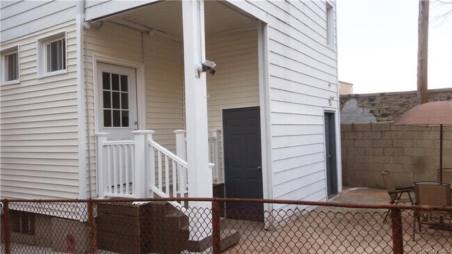 126 Park Hill Ave-Unit -1R in Yonkers, NY - Building Photo - Building Photo