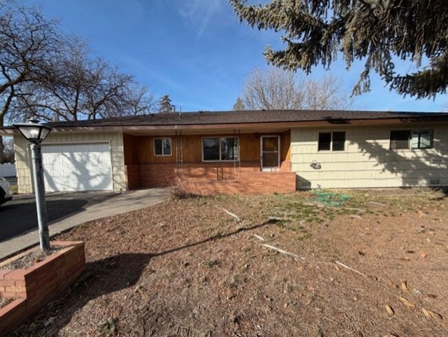 property at 1032 Applewood St