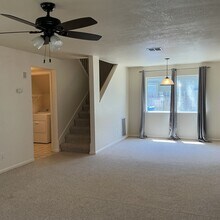 8852 Gemwood Way in Elk Grove, CA - Building Photo - Building Photo