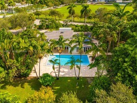 11800 SW 77th Ave in Miami, FL - Building Photo