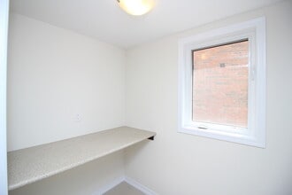 8058 Hackberry Trl in Niagara Falls, ON - Building Photo - Building Photo