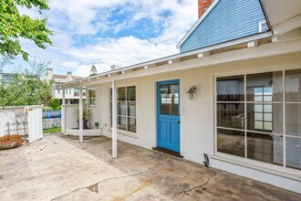 502 Poinsettia Ave in Newport Beach, CA - Foto de edificio - Building Photo