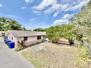 972 San Christopher Dr in Dunedin, FL - Building Photo - Building Photo