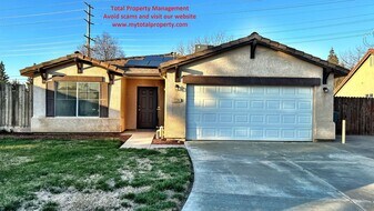1724 E Country Ct in Visalia, CA - Building Photo