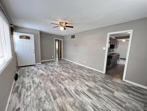 2400 Wisconsin St SW in Cedar Rapids, IA - Building Photo - Building Photo