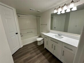 5077 Park Central Dr in Orlando, FL - Building Photo - Building Photo