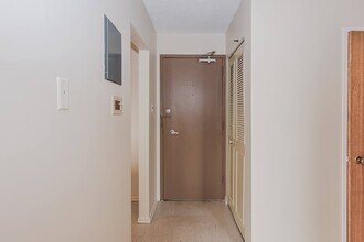 5 Valhalla Apartment in Winnipeg, MB - Building Photo - Building Photo