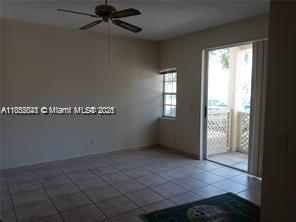 18344 NW 68th Ave in Hialeah, FL - Foto de edificio - Building Photo