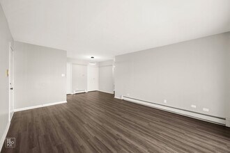 Woodland Court Apartments in Alsip, IL - Building Photo - Building Photo
