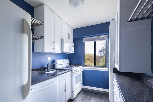 3901 Tunlaw Rd NW in Washington, DC - Building Photo - Building Photo