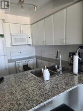 525 Wilson Ave in Toronto, ON - Building Photo - Building Photo