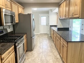 2980 N Arbor Dr in Brookfield, WI - Building Photo - Building Photo
