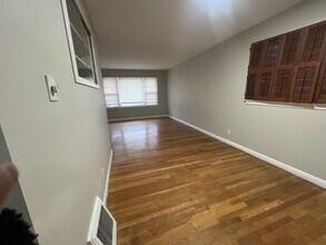 1006 Highmont Dr in Ferguson, MO - Building Photo - Building Photo