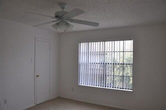 5630 Spring Valley Rd in Dallas, TX - Building Photo - Building Photo