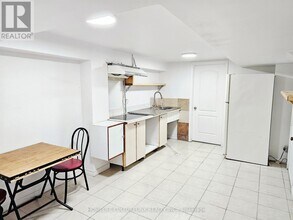 39 Treetops Ct in Toronto, ON - Building Photo - Building Photo