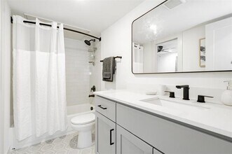 601 N Ewing Ave in Dallas, TX - Foto de edificio - Building Photo