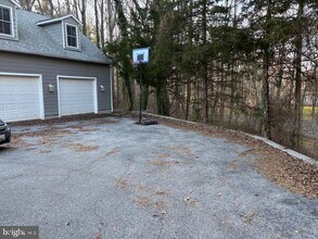 1100 Plum Point Rd in Huntingtown, MD - Building Photo - Building Photo