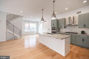 444 Fairmount Ave in Philadelphia, PA - Building Photo