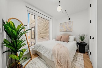 313 E 17th St, Unit 8E in New York, NY - Building Photo - Building Photo