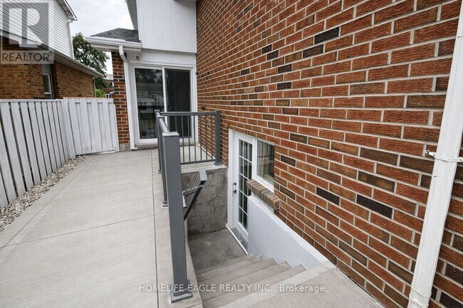 23 Lindridge Ave in Brampton, ON - Building Photo - Building Photo