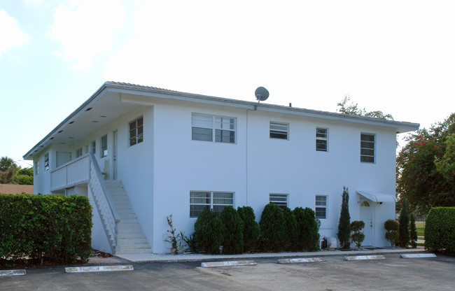 5240 NW 14th Way in Fort Lauderdale, FL - Building Photo - Building Photo