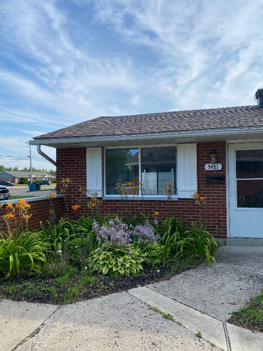5481 Bellefontaine Rd in Dayton, OH - Building Photo