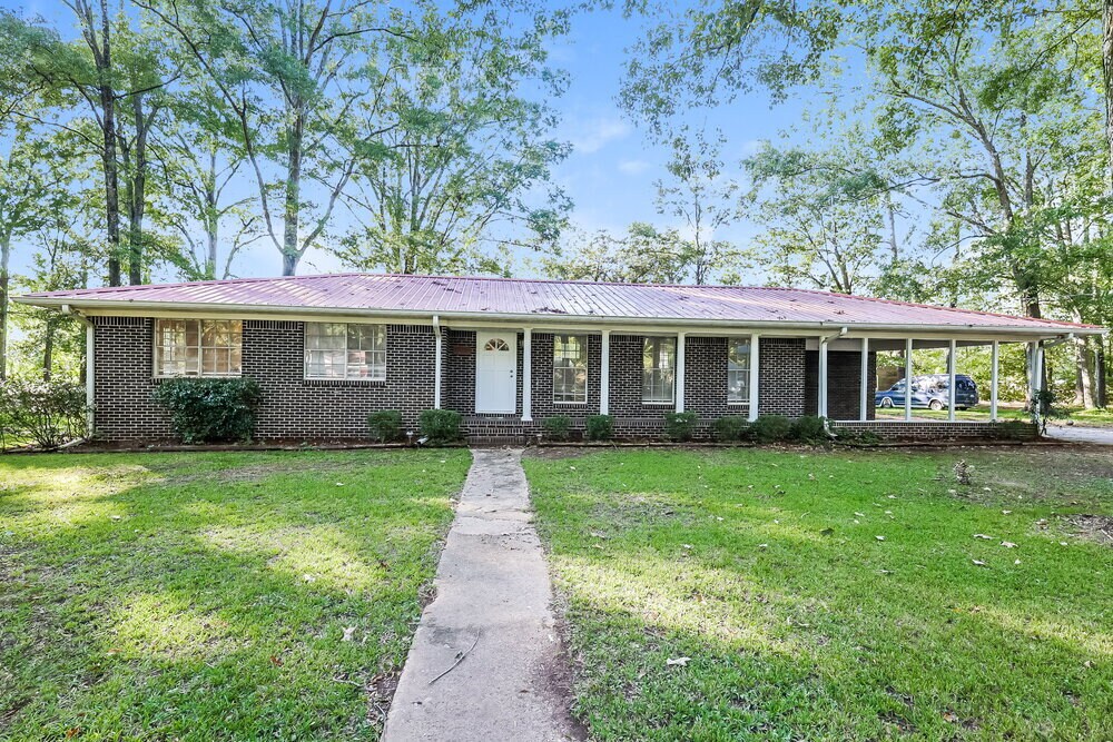 1316 Airport Ln SW in Bessemer, AL - Building Photo