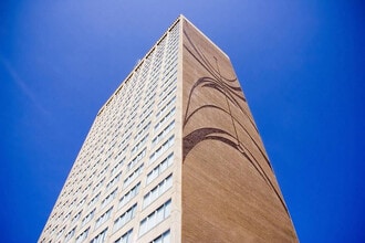 Council Tower Apartments in St. Louis, MO - Foto de edificio - Building Photo