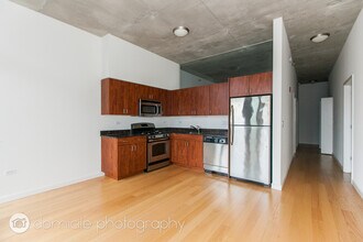 235 W Van Buren St in Chicago, IL - Building Photo - Building Photo