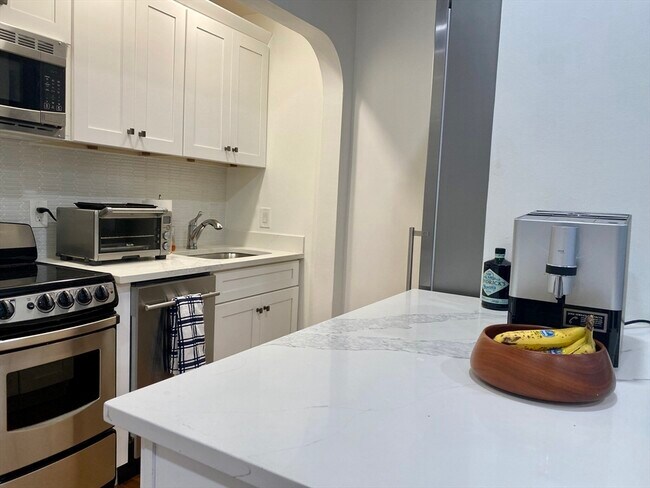 430 Marlborough St, Unit 4 in Boston, MA - Foto de edificio - Building Photo
