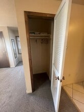 355-2 11th St, Unit 355 11th St FLR-2 in Monaca, PA - Foto de edificio - Building Photo