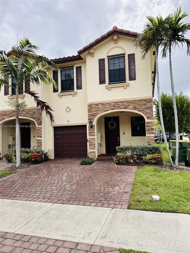 121 SE 33rd Terrace in Homestead, FL - Building Photo - Building Photo